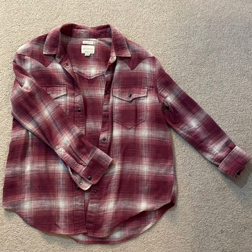 Oh so soft pink and white American Eagle women’s Flannel!